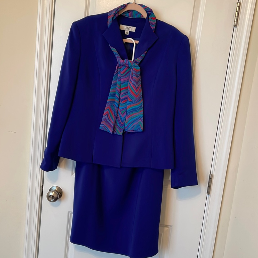 Le Suit Essential 2-Piece Lined Skirt And Jacket Set With Colorful Scarf
